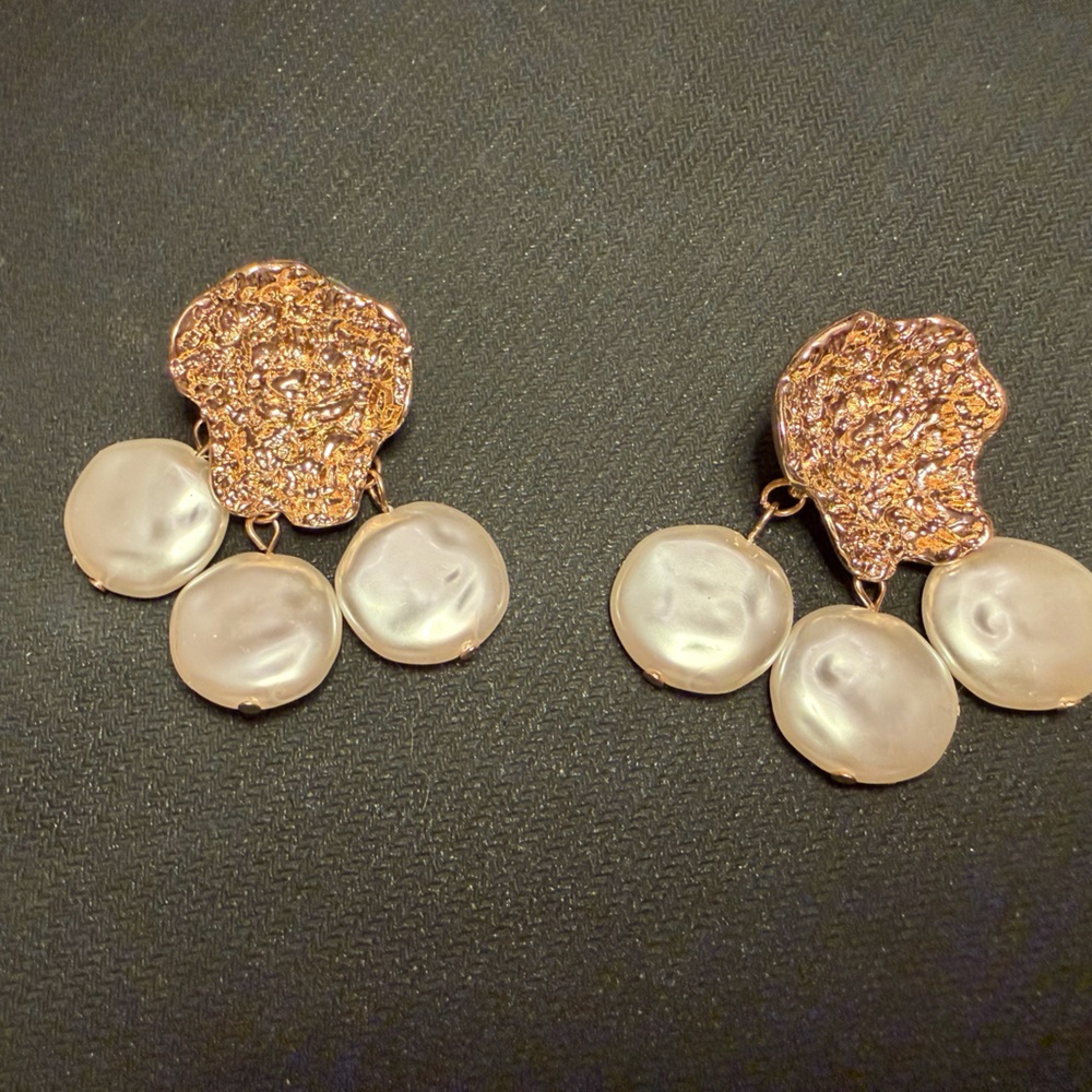 Elegant Gold and Cream Earrings
